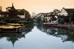 关于江苏西神冷胜吉林雄豹队，稳居中游位置的信息